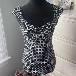 White House Black Market
Black White Geometric Print
Cami Tank Top • Sz XS • EUC